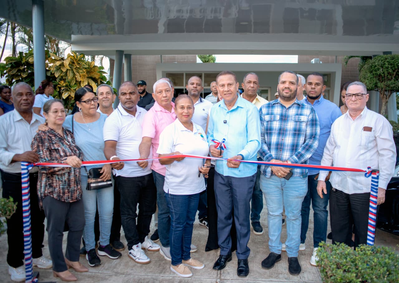 Alcaldia de Cotuí entrega Funeraria, anuncia otra y construcción matadero.