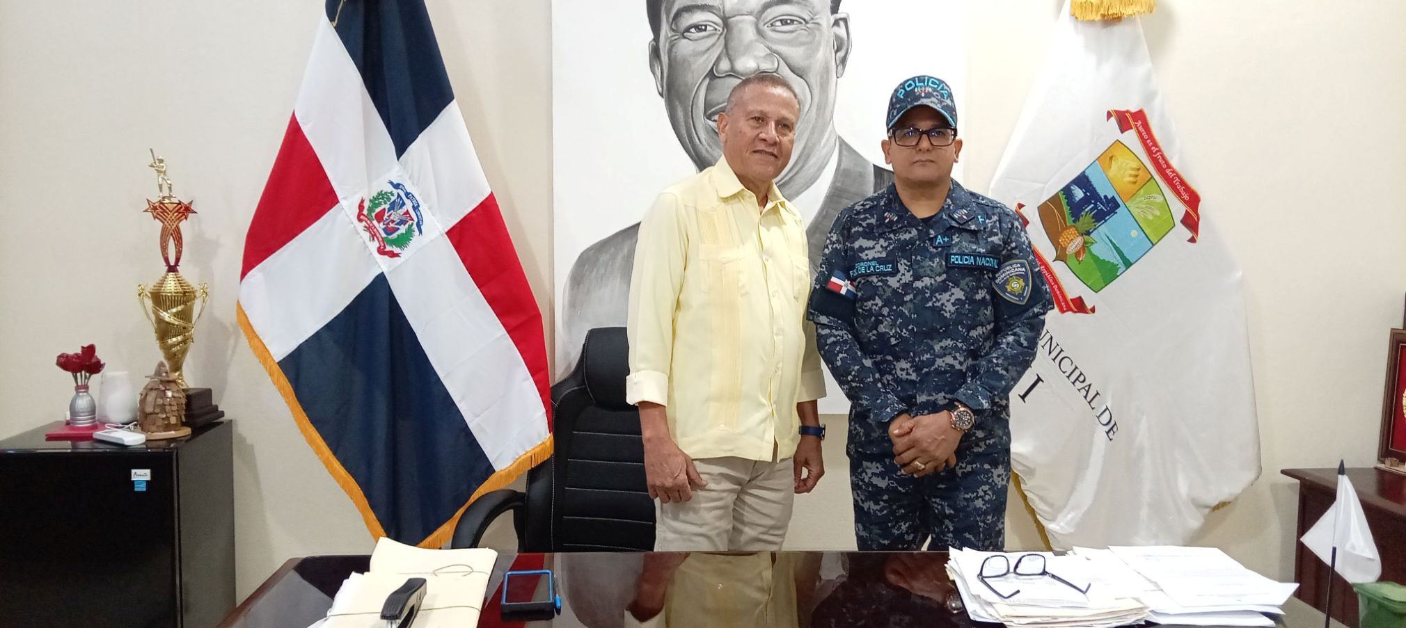 Alcaldía y Policía Nacional estrechan lazos en visita de cortesía».